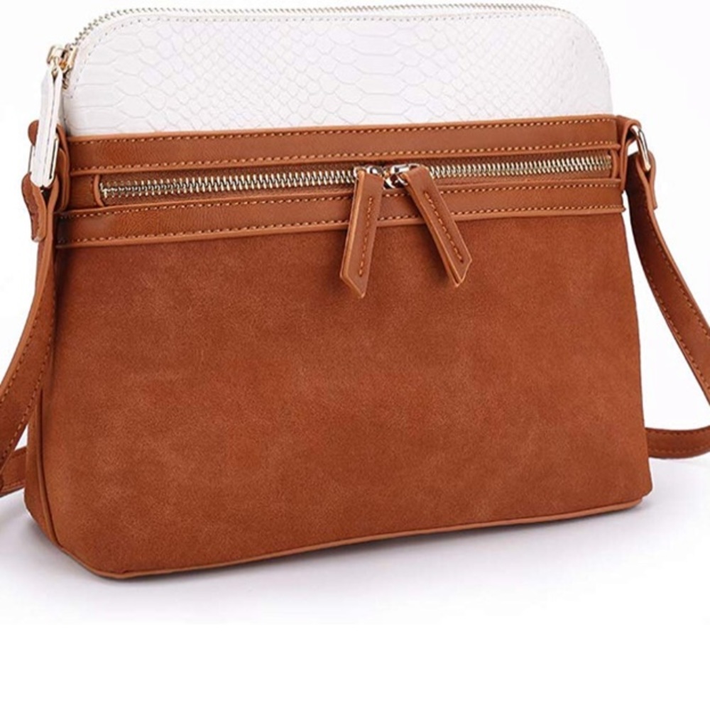 NWT CROSSBODY PURSE. Tan and snakeskin. Cute.